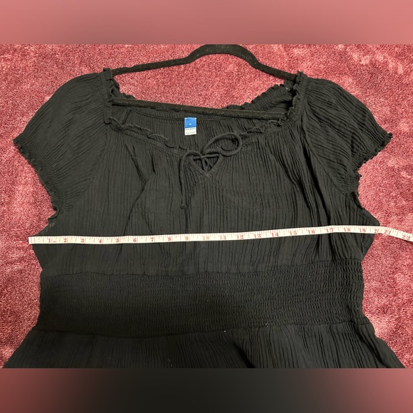 Old Navy Smocked Crinkle Textured Short Sleeve
Peplum Blouse Size XL - Picture 5 of 6